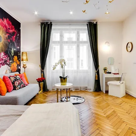 Apartman Drama Queen In Old Town *