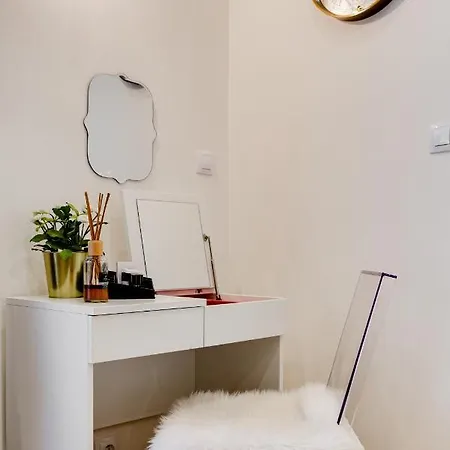 Drama Queen In Old Town Apartment *